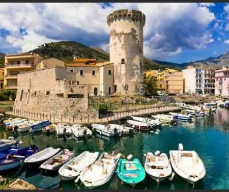 La Casa Nella Torretta Casa de Férias *